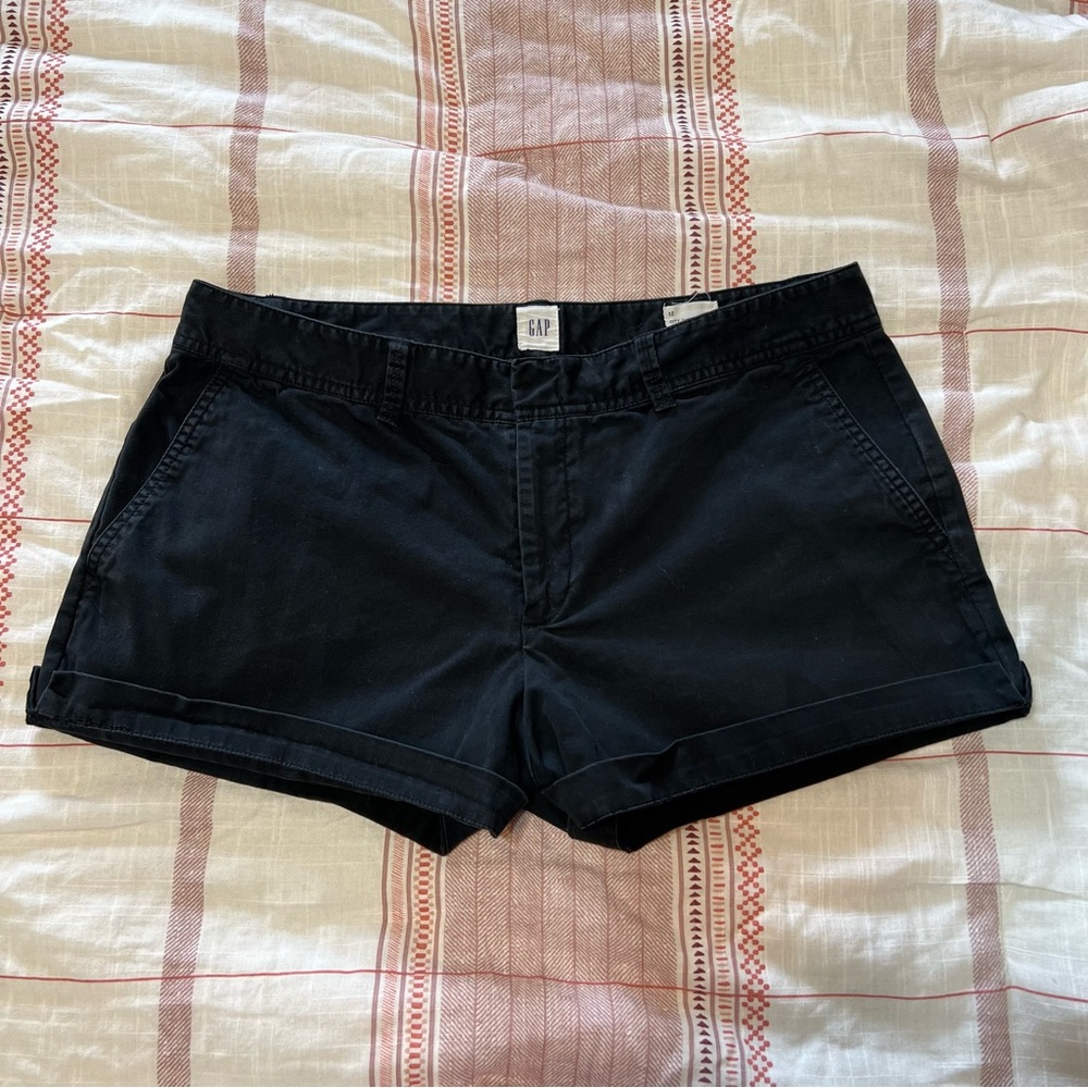 GAP shorts 12 - Picture 2 of 6